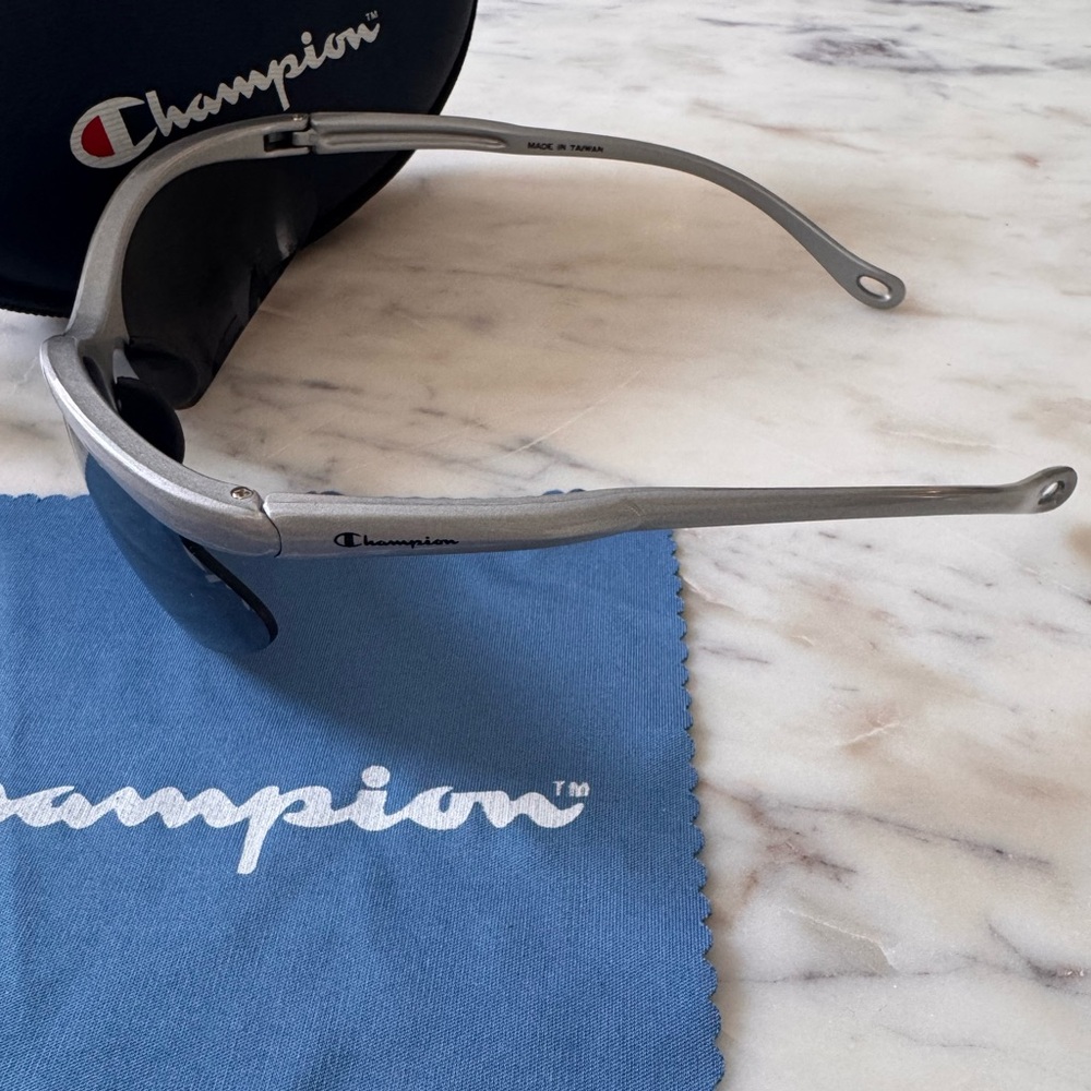 🚨SOLD🚨 Champion // Silver Vintage Sunglasses - Picture 4 of 6